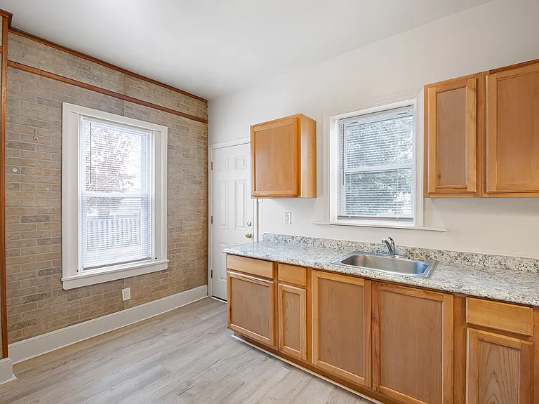 2402 N Van Buren St — Photo 6