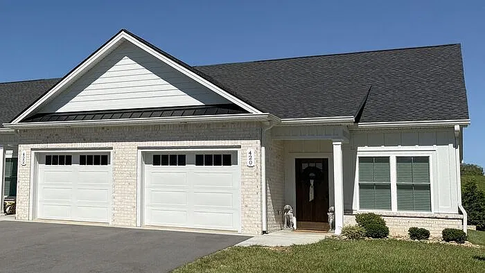 2 bed, 1.5 bath, 1020 sqft, $1,700 — Photo 2