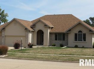410 Phil Gould Dr, Hanna City, IL