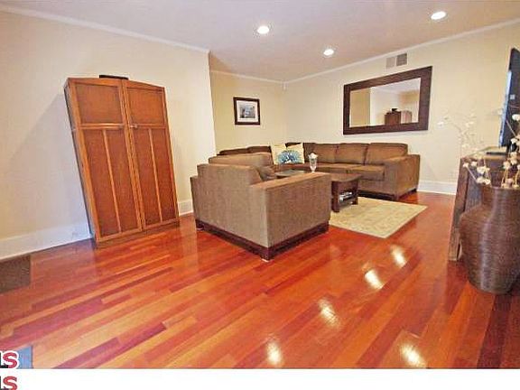 2nd image of 912 17th St Unit 3