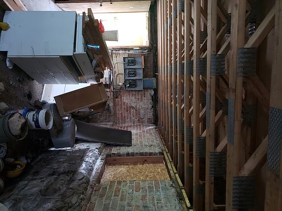 2nd image of 634 N Lockwood Ave