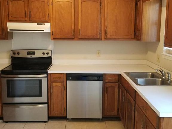 3rd image of 18 Upton Ct
