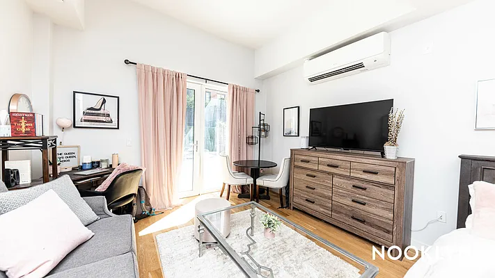 Rented by Nooklyn NYC LLC | media 45