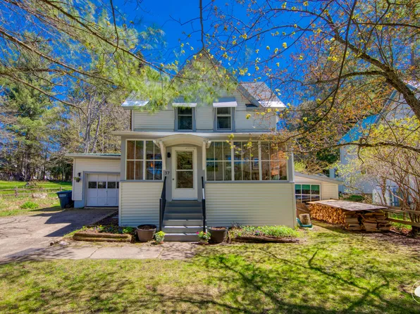 37 Jenkins St, Saranac Lake, NY 12983