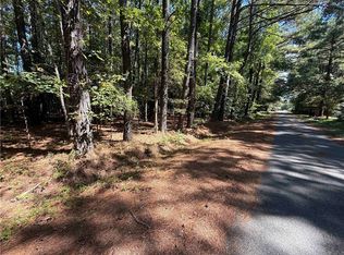 9 Comanchee Ln, Kilmarnock, VA 22482