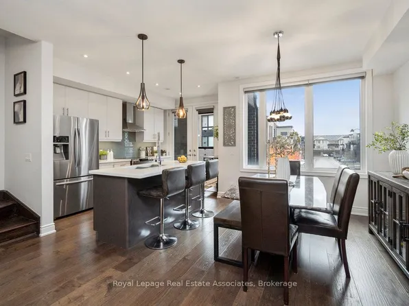 3076 Cascade Cmn, Oakville, ON L6H 0R7