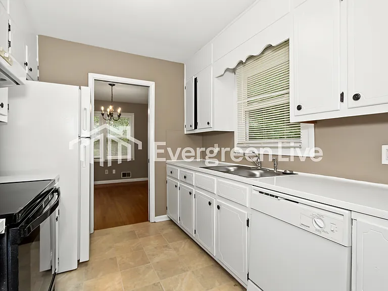 421 Westwood Ave — Photo 3