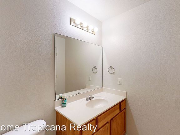 3rd image of 2107 Schorn Dr APT A