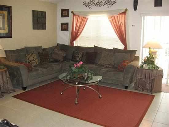 HL4P116ND-family-room