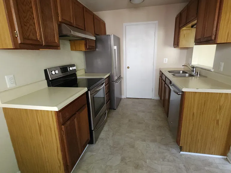210 Windsor Ridge Ct — Photo 6