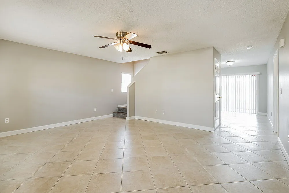 4 bed, 2.0 bath, 1438 sqft, $3,740 — Photo 4