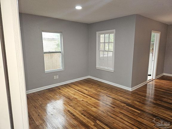 5th image of 2409 W Jackson St