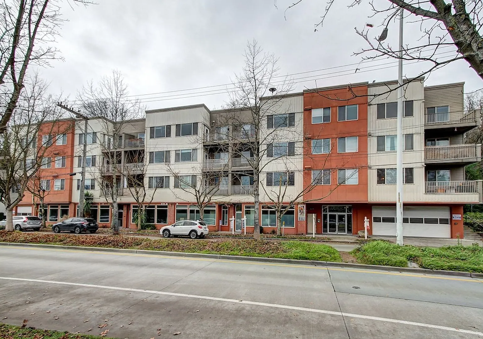 3213 Harbor Ave SW — Photo 1