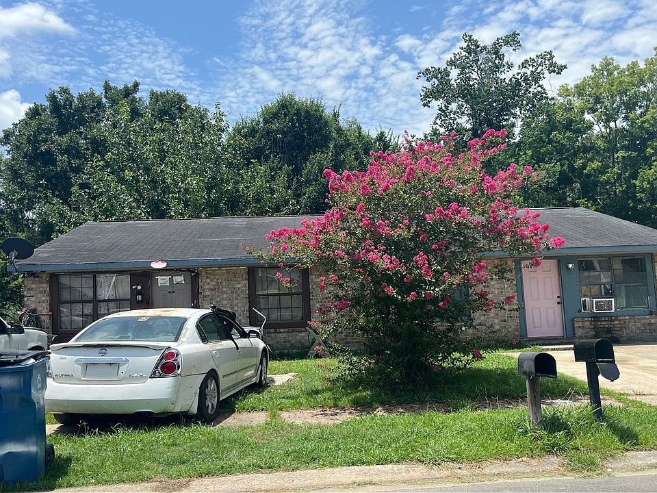 1st image of 403 Knollwood Cir Unit A