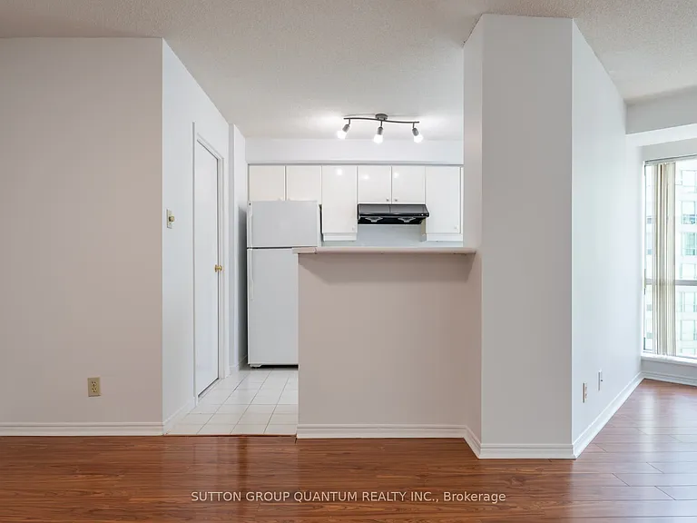 10 Yonge St #2113 — Photo 6
