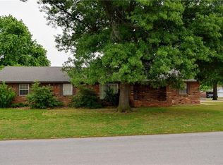 2227 S 14th St, Chickasha, OK 73018