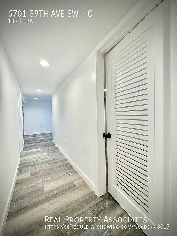 Comfortable & Spacious 1BR with Bonus Storage Move-In Ready! — Photo 4