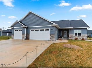2153 Caroline Ct, Neenah, WI 54956