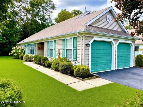 6 Schoolhouse Lane, Lakewood, NJ 08701