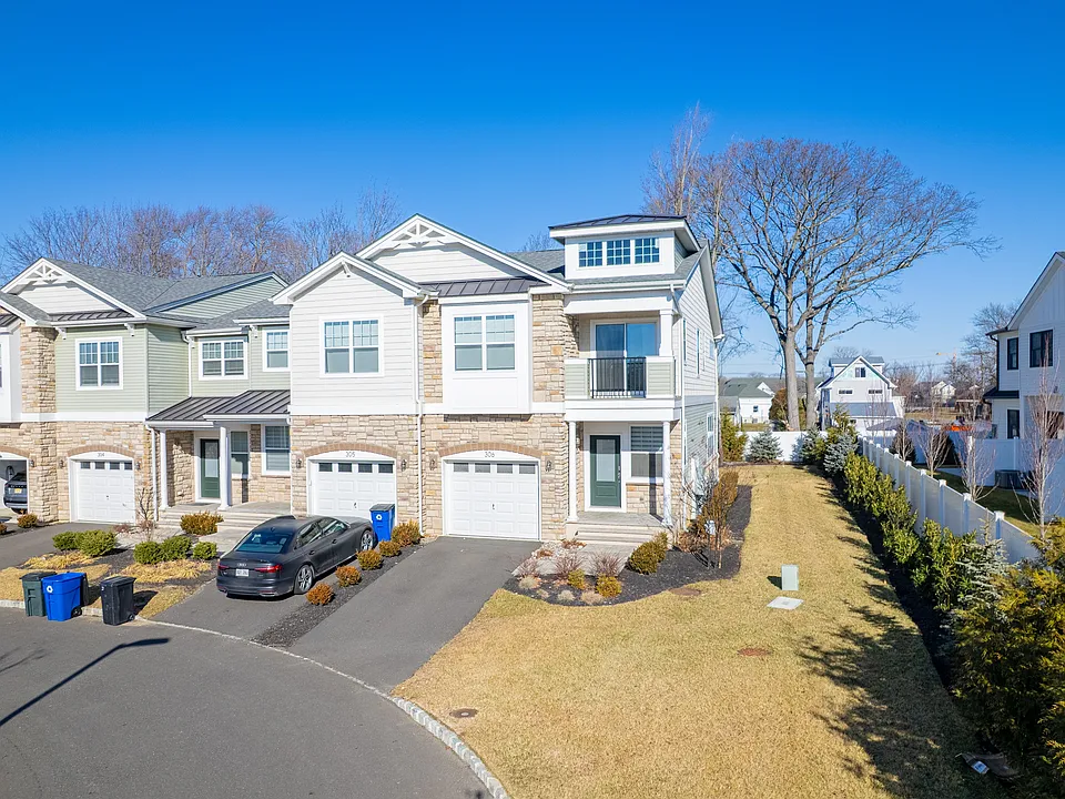 221 Brighton Ave #306