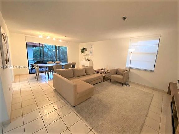4th image of 671 NE 195th St APT 318E