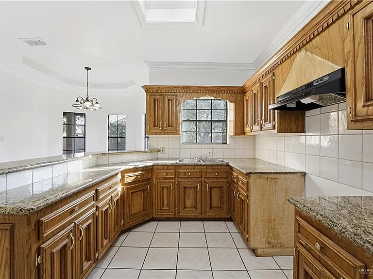 603 W Emerald Dr — Photo 4
