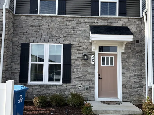 402 Big Woods Dr, Poquoson, VA
