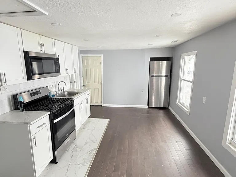 16 Daggett St #2 — Photo 3