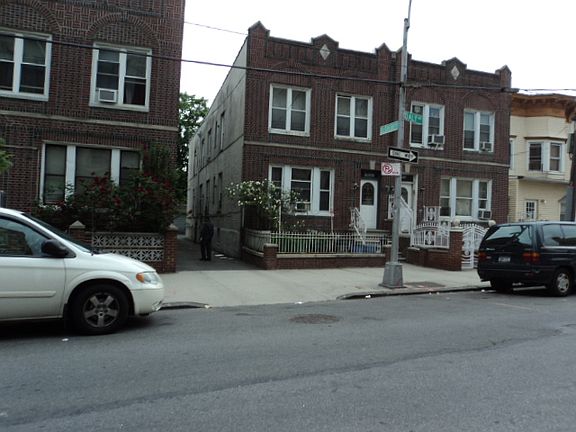 2nd image of 1932 Daly Ave