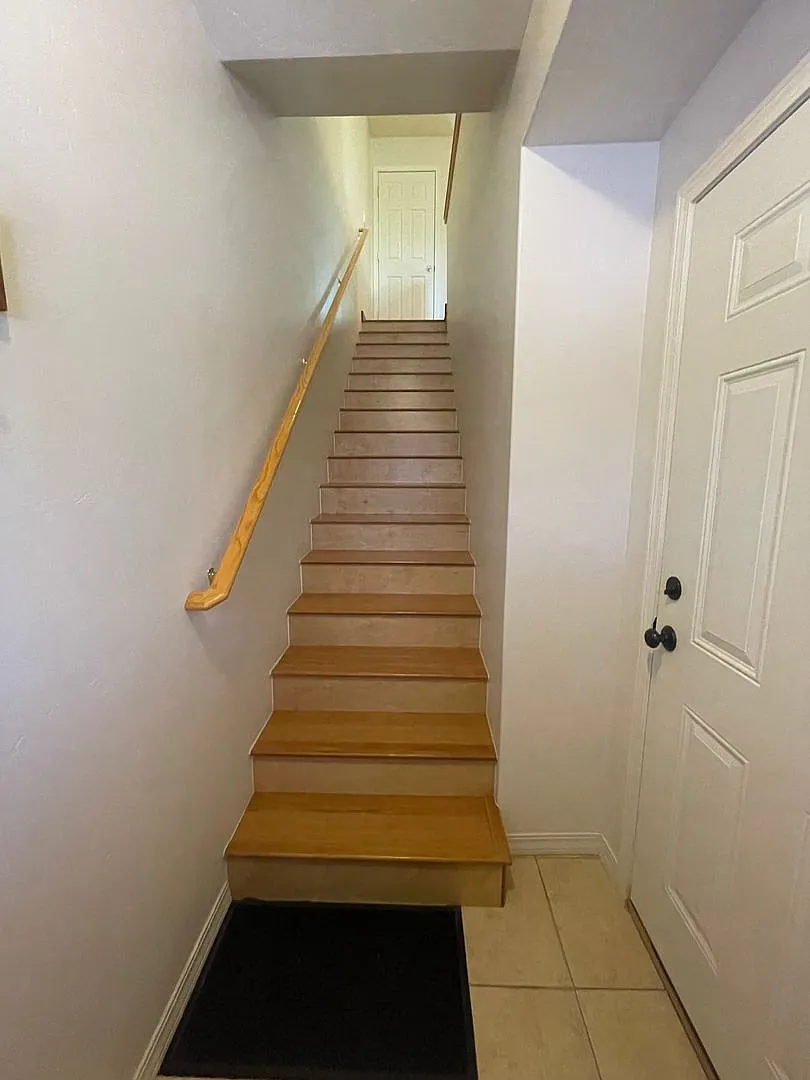 Convenient Location! 1 Bedroom Furnished Townhome with access to great valley views! — Photo 3
