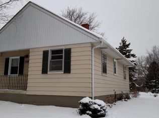 206 W 78th St, Chanhassen, MN 55317