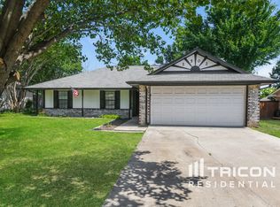 2502 Valley View Dr, Corinth, TX 76210