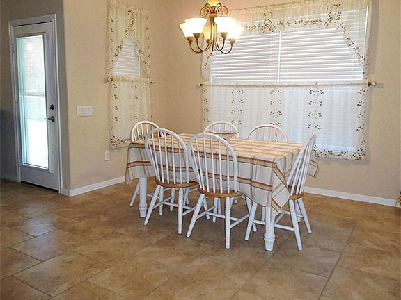 Light and Bright Eating Area