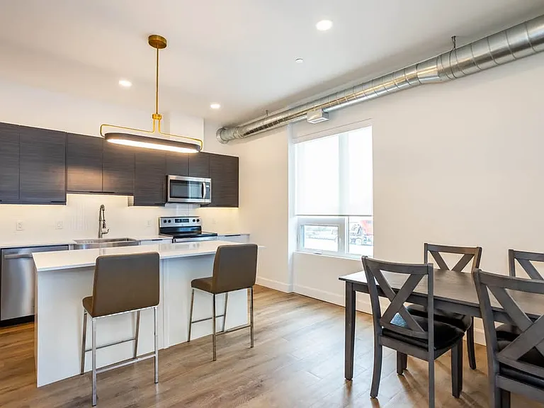 228 McConnell St — Photo 8