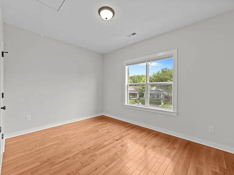 536 E Lenoir St — Photo 24