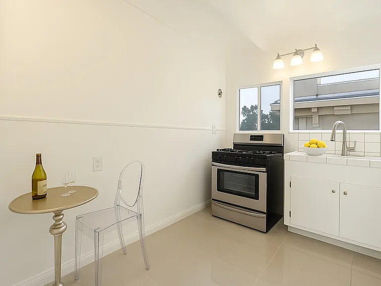 231 Junipero Ave #10 — Photo 19