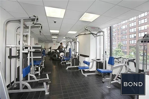 Rented by Bond New York | media 23