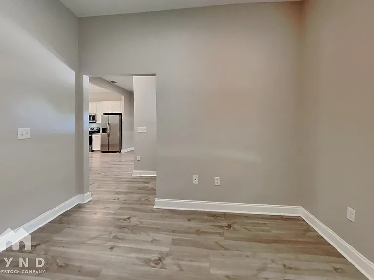 455 Brentwood Ct — Photo 7