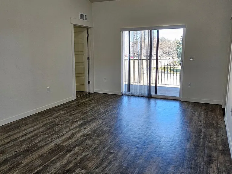516 Rooster Ln — Photo 5