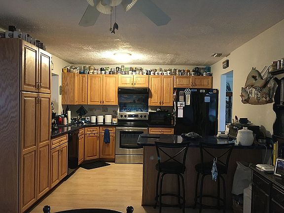 3rd image of 1110 SE Puritan Ln