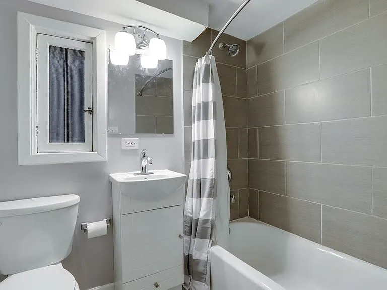 113 C St SE #1 — Photo 9