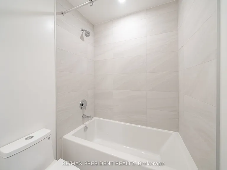 400 King St W #808 — Photo 8