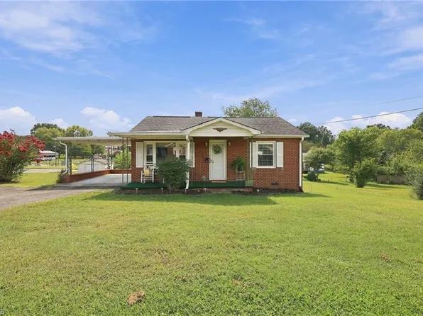 143 Calvary Dr, Mount Airy, NC 27030