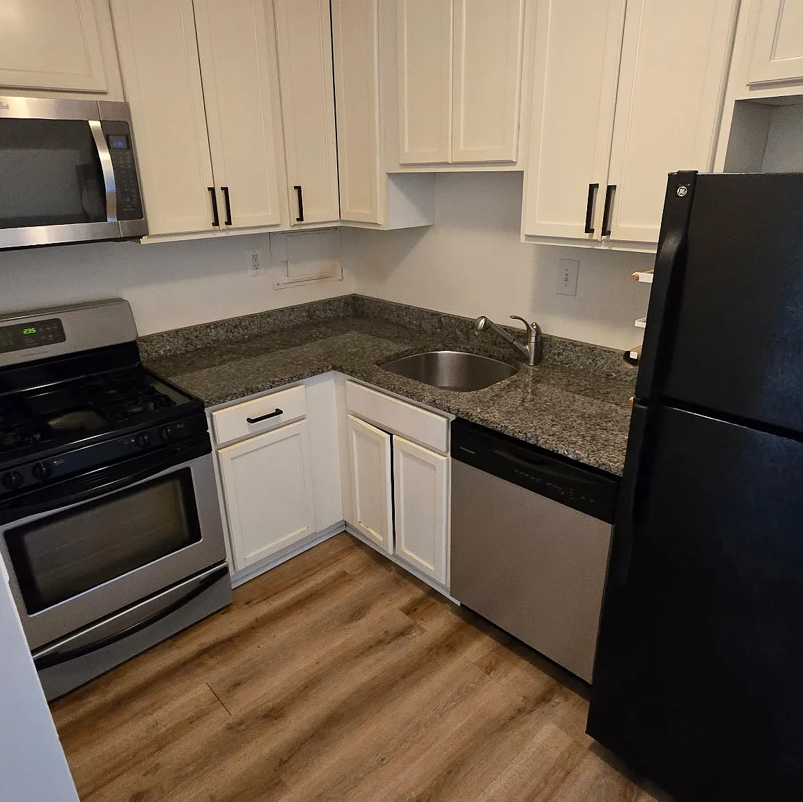 Studio, 676 sqft, $1,700 — Photo 2