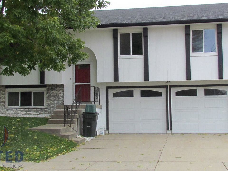 2nd image of 917 Pine St