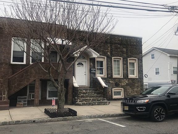 3rd image of 128-130 Heckel St
