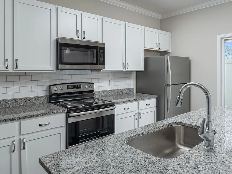 Edgewood Condos — Photo 18