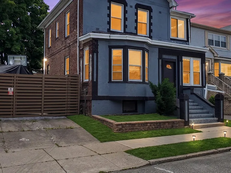 12 Juliette St — Photo 1