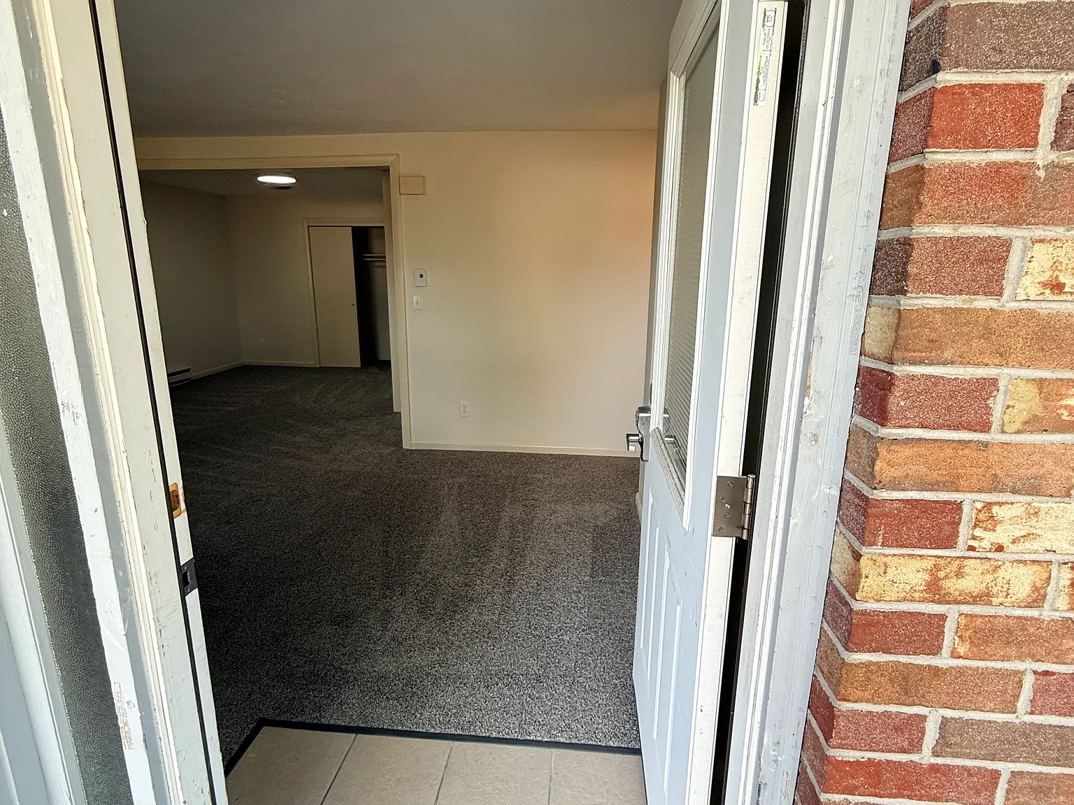 2 bed, 1100 sqft, $2,400 — Photo 3