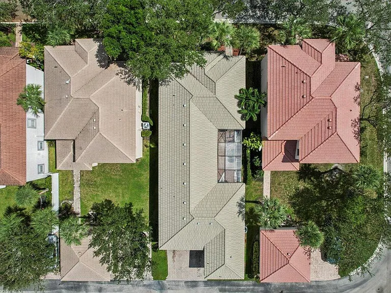 8203 Calterra Dr — Photo 19